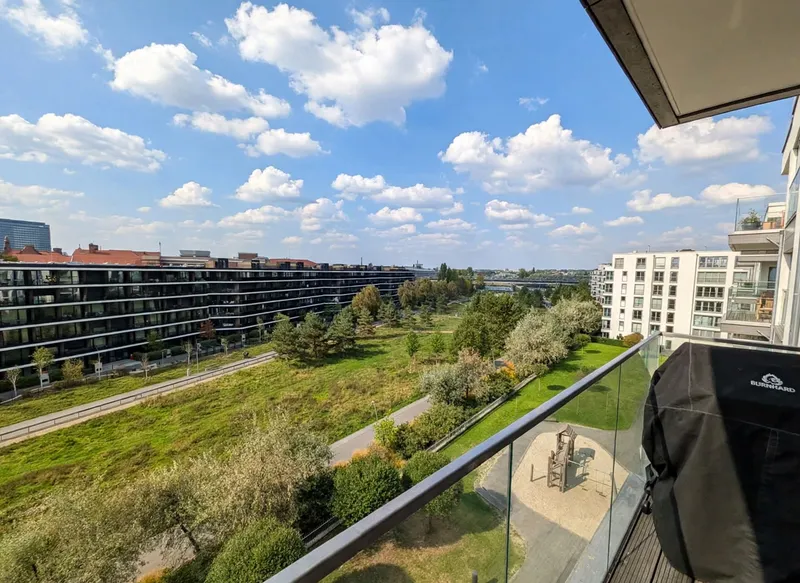 Fulminanter Parkblick, lichtdurchflutetes 6.OG: hochwertige, elegante Komfortwohnung mit 2 Balkonen — photo 1